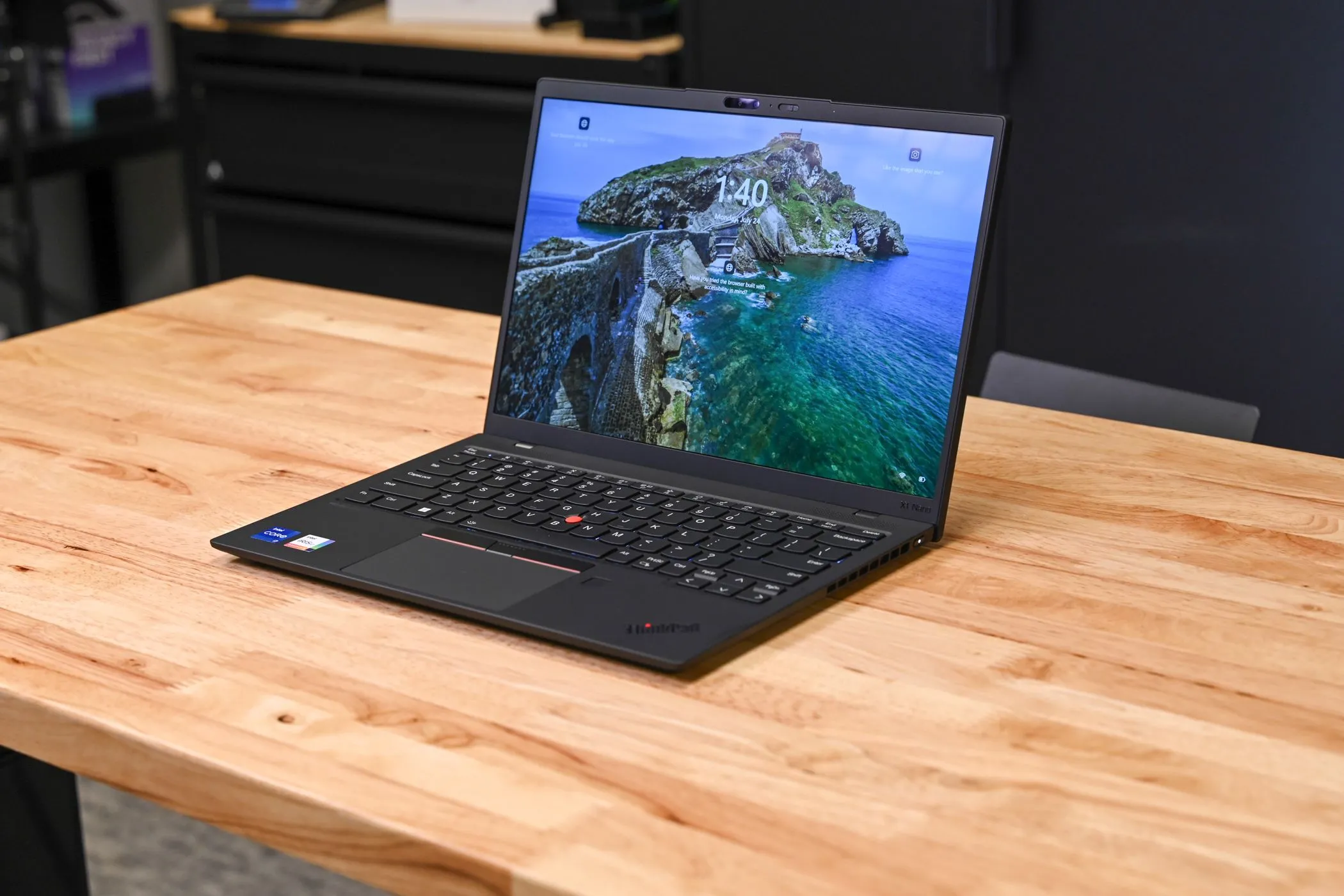 Ảnh cận cảnh một chiếc laptop đang hoạt động