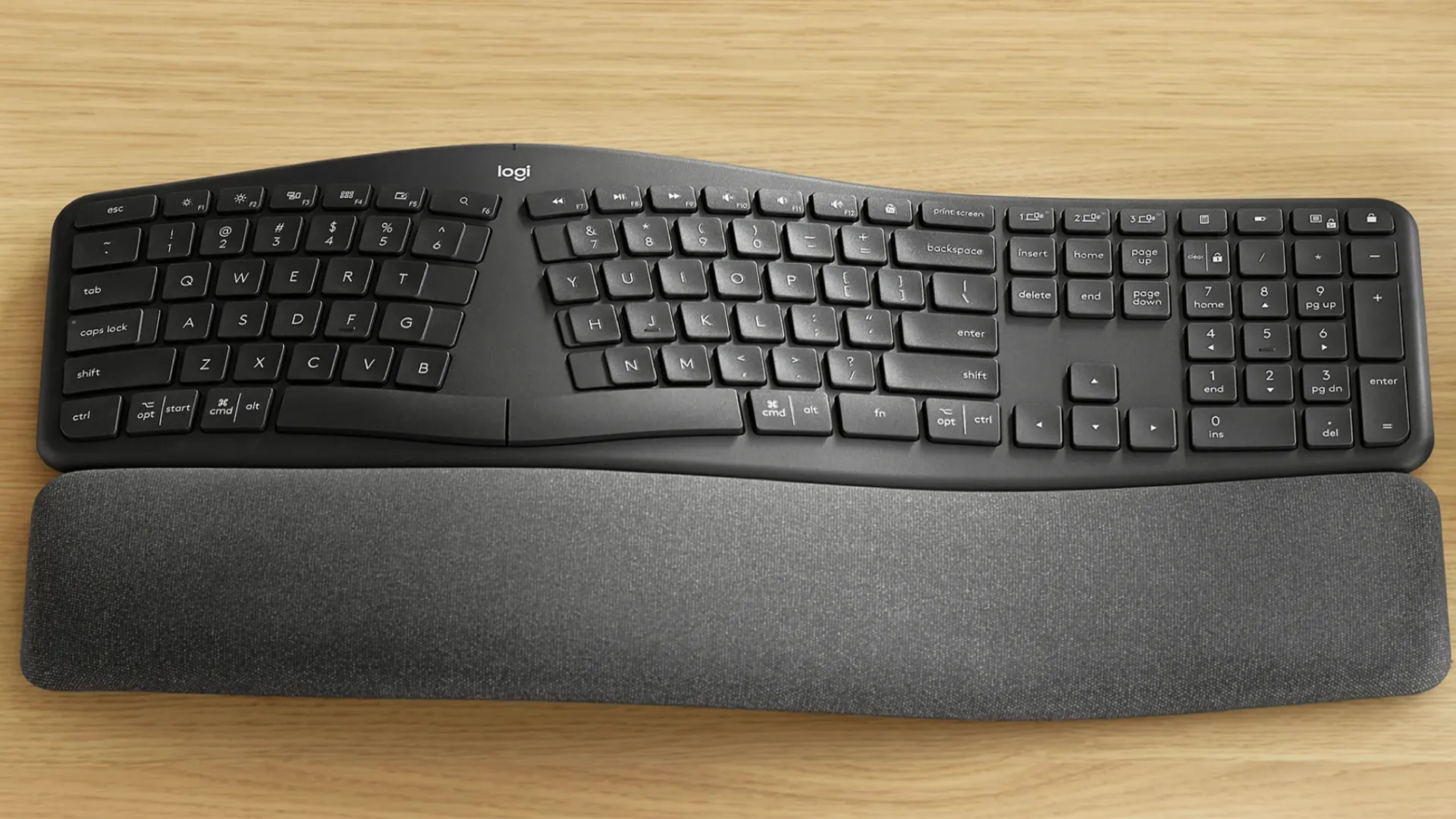 Bàn phím công thái học Logitech ERGO K860 với thiết kế tách đôi và kê tay đệm mút, giúp giảm căng thẳng cổ tay.