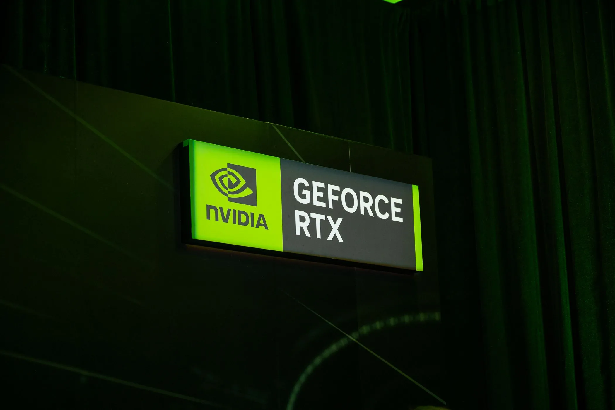 Biển hiệu NVIDIA GEFORCE RTX tại CES 2024