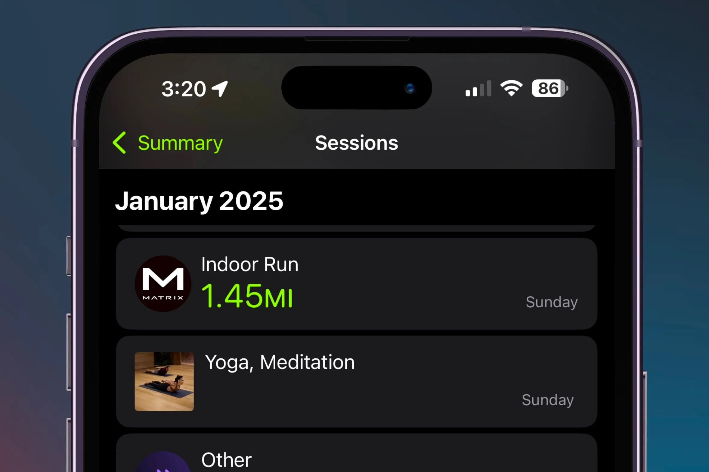 Dữ liệu tập luyện chi tiết từ máy gym và Apple Watch được hiển thị trên ứng dụng Thể Dục của iPhone
