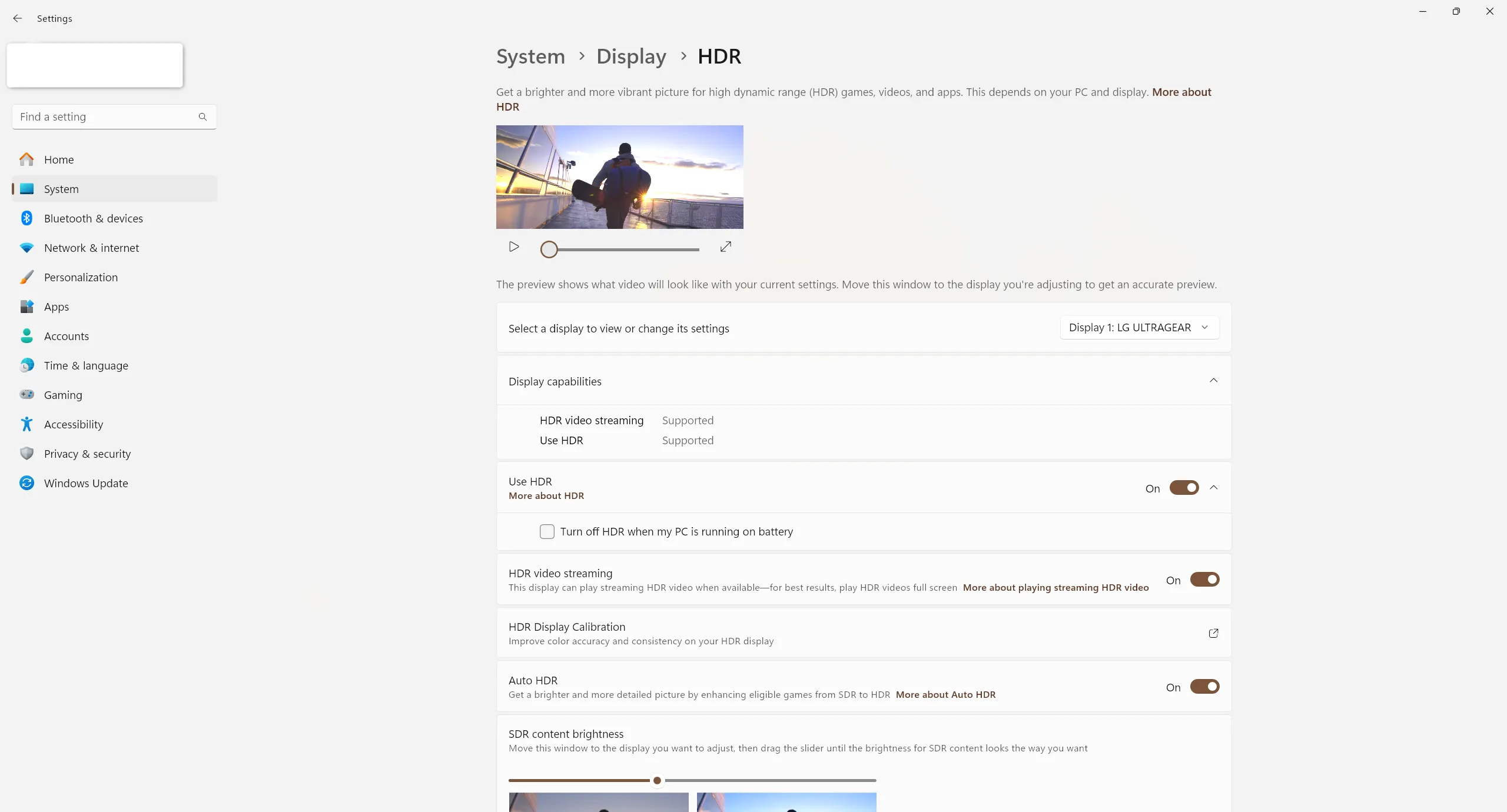 Giao diện cài đặt HDR trên Windows 11, hiển thị các tùy chọn bật/tắt và điều chỉnh chế độ HDR cho trải nghiệm hình ảnh tốt nhất