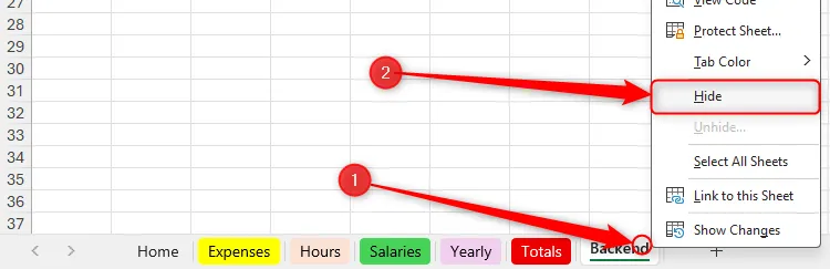 Menu chuột phải trên tab trang tính Excel đang mở, với tùy chọn 'Hide' (Ẩn) được chọn để giấu trang tính
