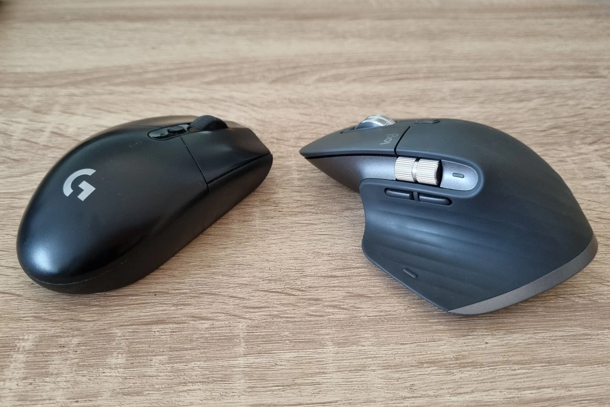 So sánh chuột Logitech G305 và Logitech MX Master 3S