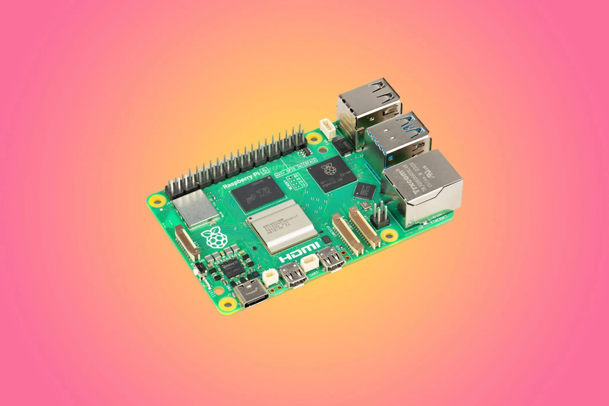 Thiết bị Raspberry Pi 5, một lựa chọn phổ biến cho các dự án nhà thông minh tự làm.