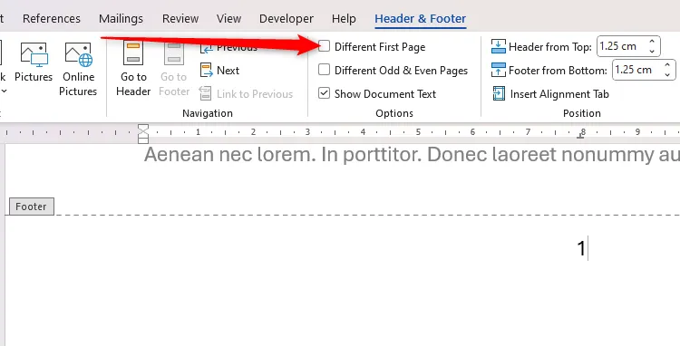Tùy chọn &quot;Different First Page&quot; được đánh dấu trong tab Header &amp; Footer của Word, cho phép tùy chỉnh chân trang đầu tiên