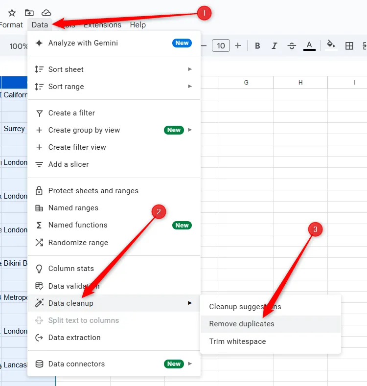 Tùy chọn &quot;Xóa bản sao&quot; được chọn từ tab &quot;Dữ liệu&quot; trong Google Trang tính để làm sạch dữ liệu.